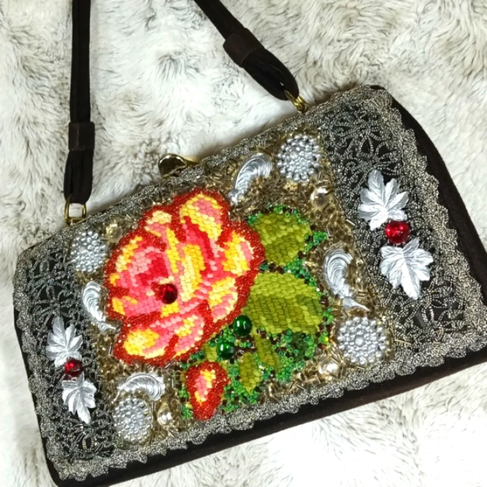 Antique Cute Lady's Handbag Embroidered Floral Beautiful Black and Silver Bag. - Picture 3 of 15